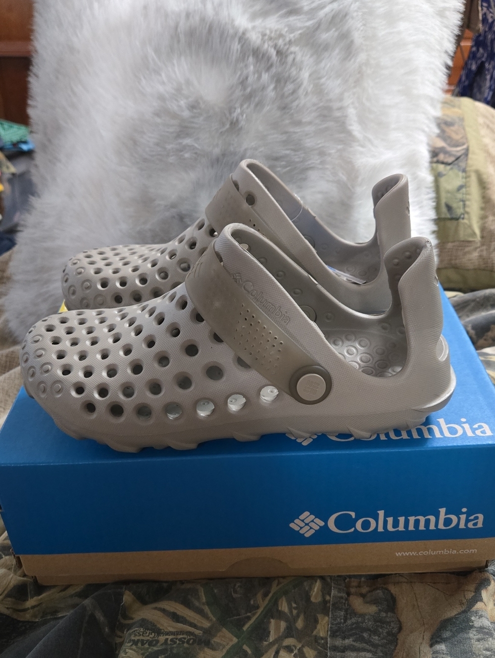Columbia Mens Lightweight Perforated Slip-On Clog – Light Gray  Size 8